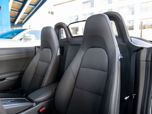 Used 2025 Porsche 718 Boxster image 5