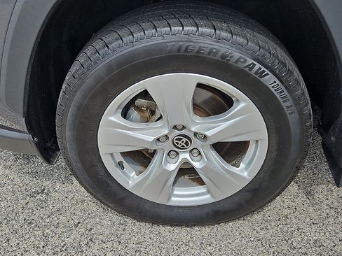 Used 2021 Toyota RAV4 XLE AWD/4WD image 8