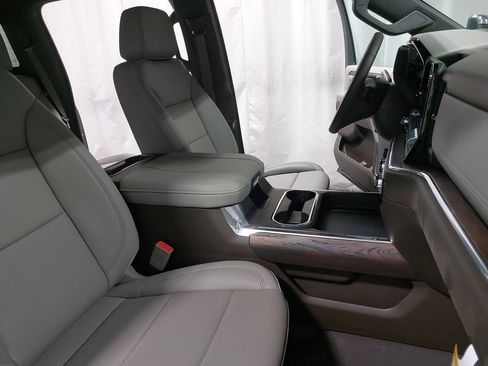 New 2025 GMC Sierra 2500 SLT w/ SLT Premium Package image 10