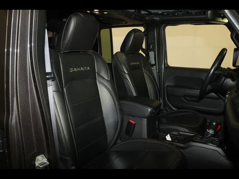 Used 2023 Jeep Wrangler Unlimited Sahara w/ Cold Weather Group AWD/4WD image 27