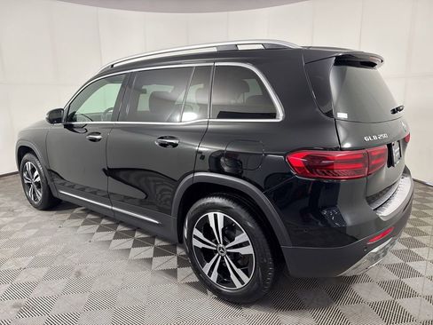 Used 2025 Mercedes-Benz GLB 250 4MATIC image 4