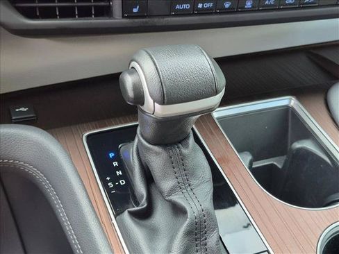 Certified 2023 Toyota Sienna XLE FWD image 11