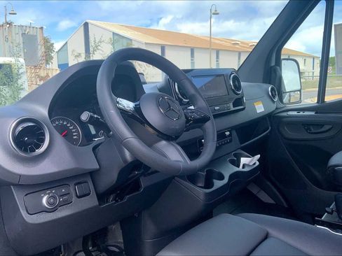 New 2025 Mercedes-Benz Sprinter 2500 image 18