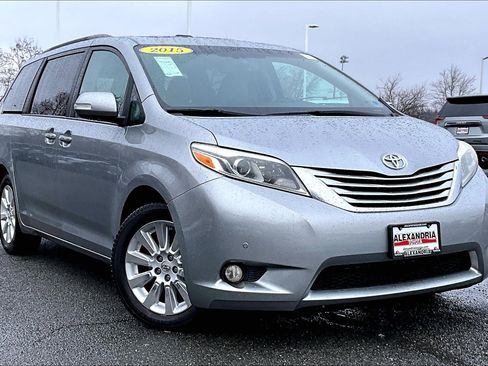 Used 2015 Toyota Sienna Limited Premium image 2