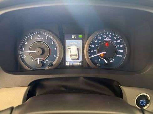 Used 2020 Toyota Sienna XLE w/ XLE Navigation Package FWD image 21