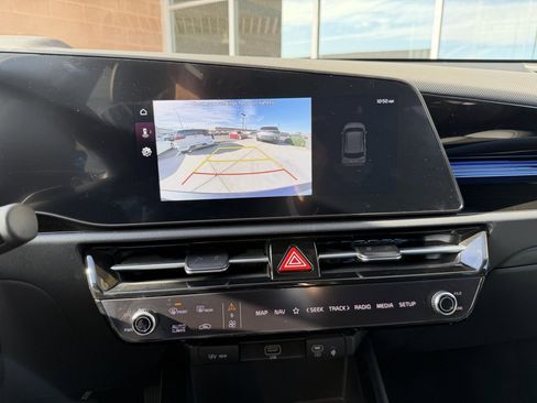 Used 2024 Kia Niro EX image 22