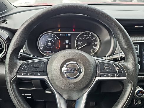 Used 2020 Nissan Kicks SV image 18