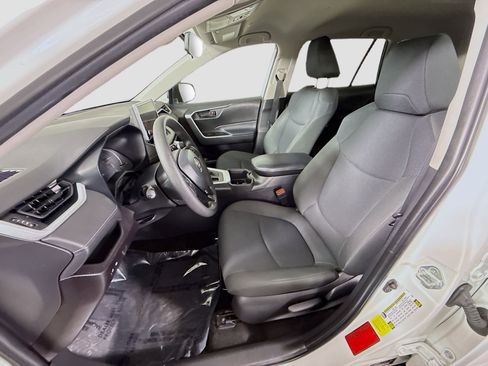 Used 2023 Toyota RAV4 LE image 21
