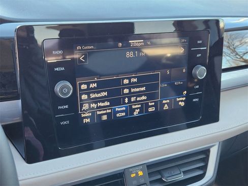 New 2025 Volkswagen Taos SEL image 11