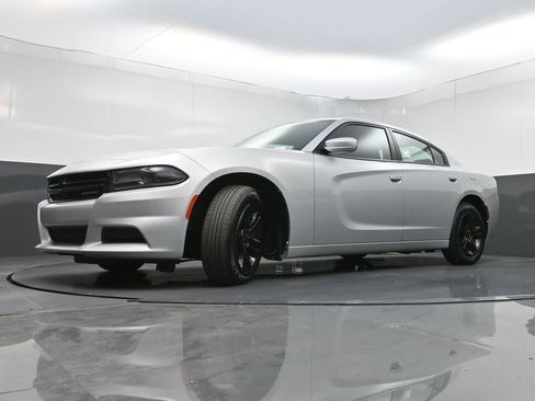 Used 2019 Dodge Charger SXT image 24
