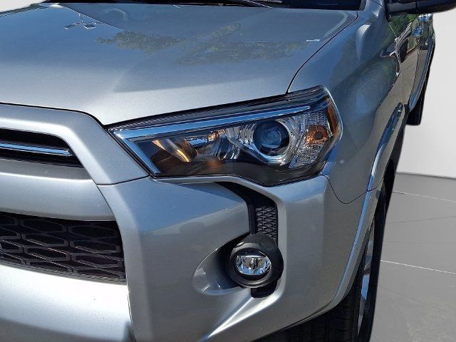 Used 2022 Toyota 4Runner SR5 AWD/4WD image 11