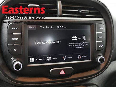 Used 2025 Kia Soul LX w/ LX Technology Package FWD image 19