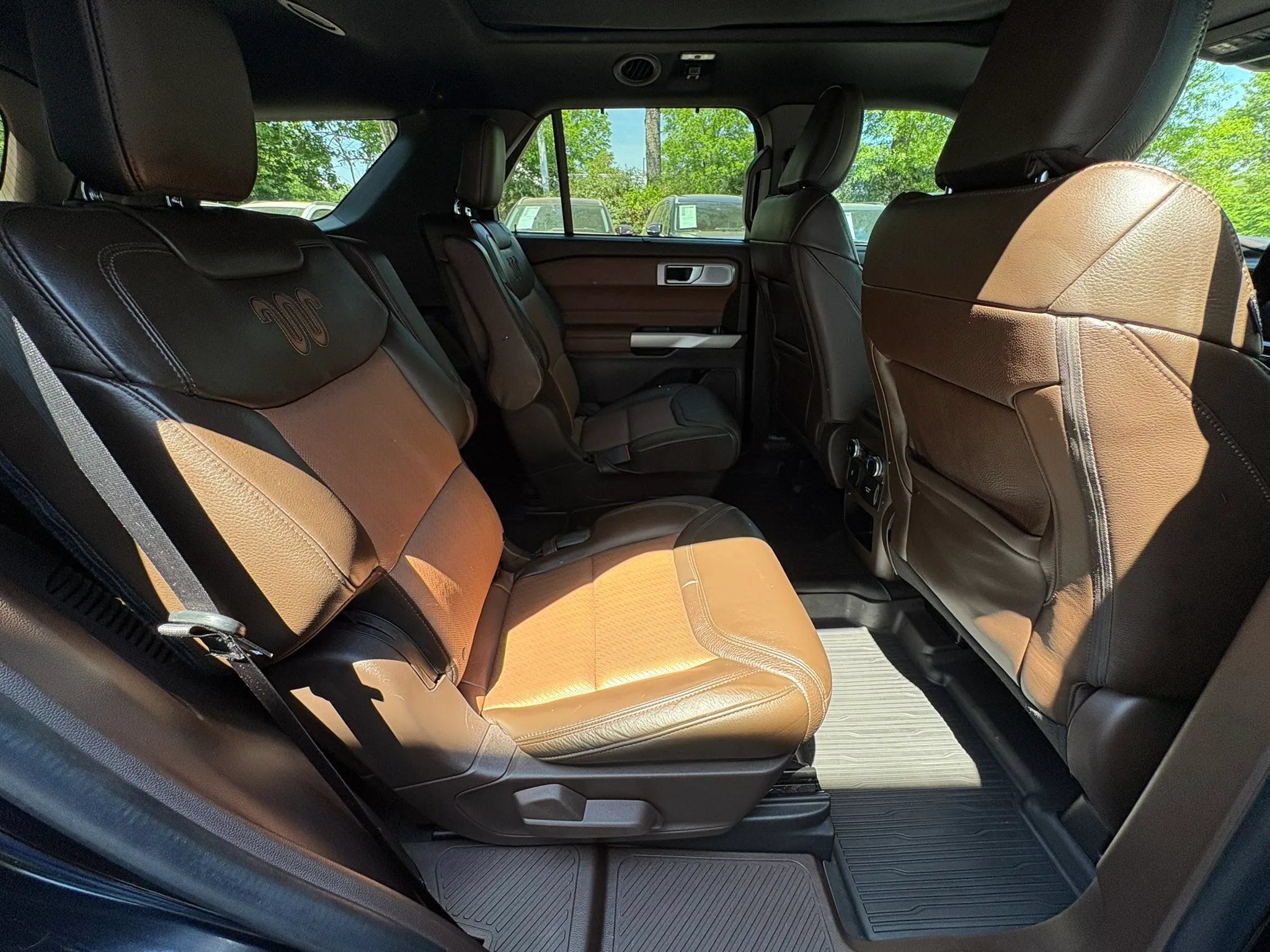 Used 2021 Ford Explorer King Ranch w/ Premium Technology Package AWD/4WD image 16