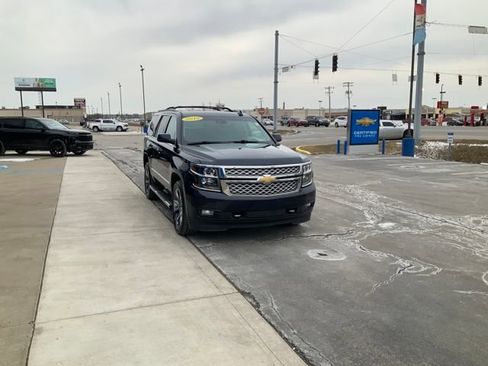 Used 2019 Chevrolet Tahoe LT w/ LT Signature Package image 4