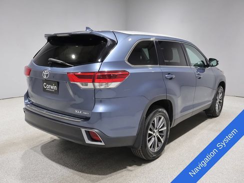 Used 2019 Toyota Highlander XLE w/ Highlander SE Package AWD/4WD image 2