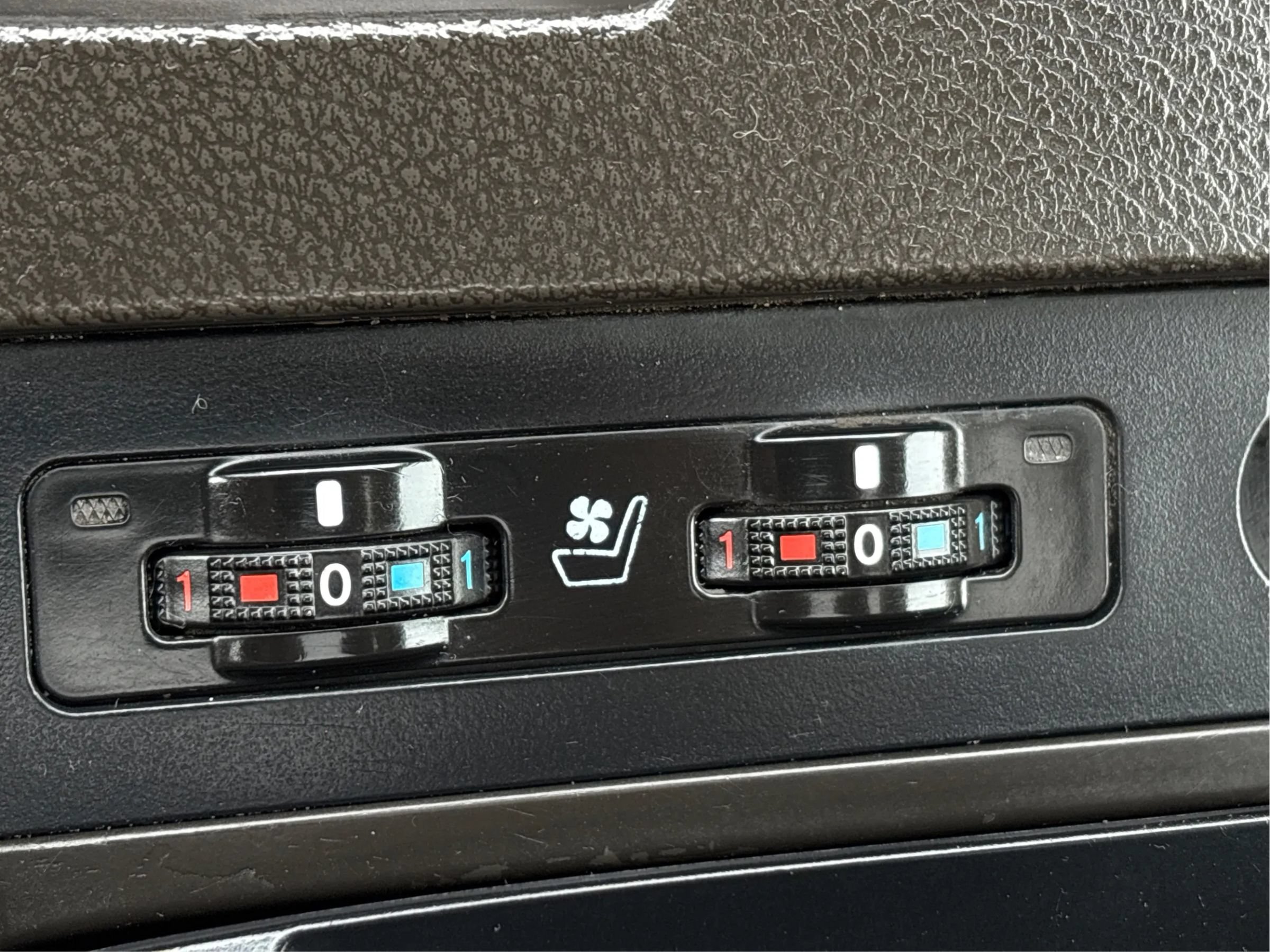 Used 2015 Lexus RX 450h FWD image 30