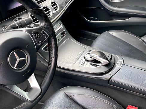 Used 2018 Mercedes-Benz E 300 image 15