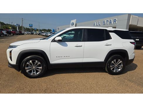 Used 2026 Chevrolet Equinox LT w/ Convenience Package II FWD image 2