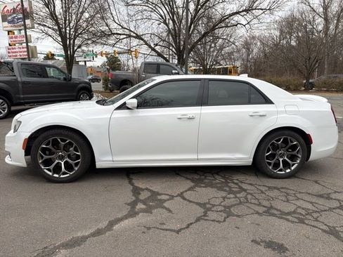 Used 2018 Chrysler 300 S w/ 300S Premium Group image 8