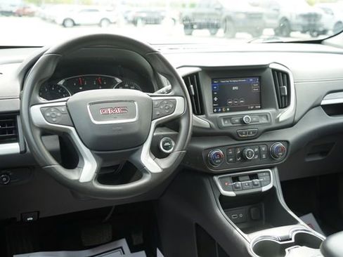 Used 2024 GMC Terrain SLE w/ Driver Convenience Package FWD image 10