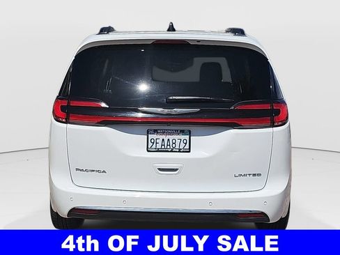 Used 2023 Chrysler Pacifica Limited FWD image 4