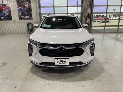 New 2026 Chevrolet Trax LT w/ Driver Confidence Package FWD image 13