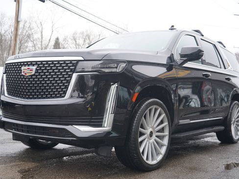 Used 2022 Cadillac Escalade Luxury image 13