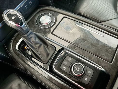 Used 2022 INFINITI QX80 Luxe image 17