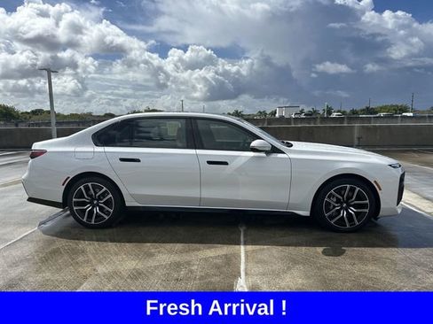 Used 2023 BMW 740i w/ Parking Assistance Package image 21