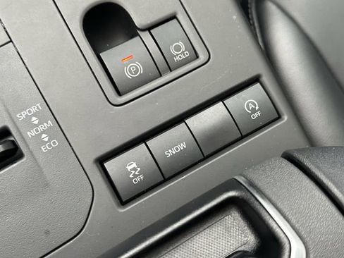 Used 2021 Toyota Highlander XSE FWD image 23