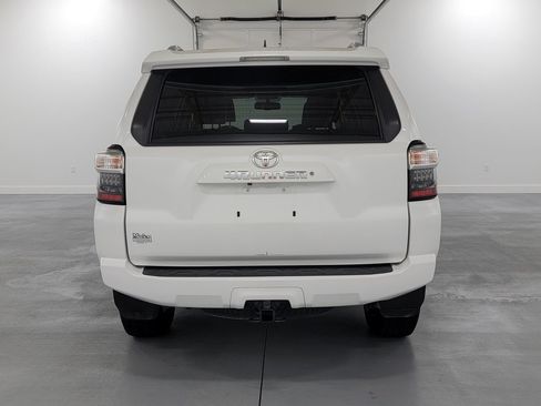 Used 2017 Toyota 4Runner SR5 Premium AWD/4WD image 8