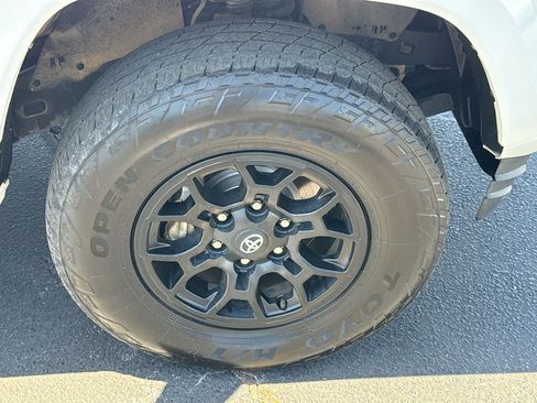 Used 2021 Toyota Tacoma SR5 RWD image 30