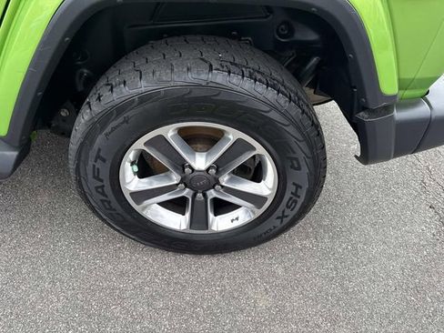Used 2019 Jeep Wrangler Unlimited Sahara AWD/4WD image 11