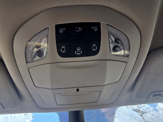 Used 2024 Chrysler Pacifica Touring-L FWD image 26