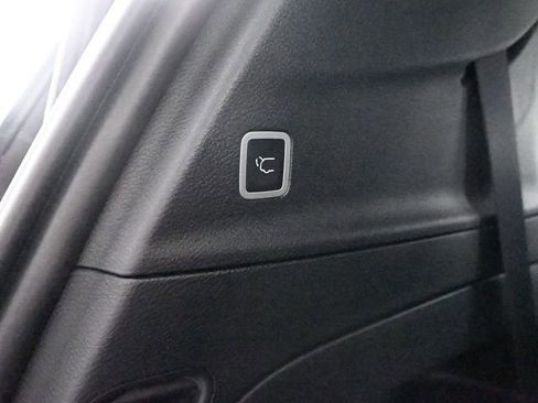 Used 2025 Chrysler Pacifica Select image 22