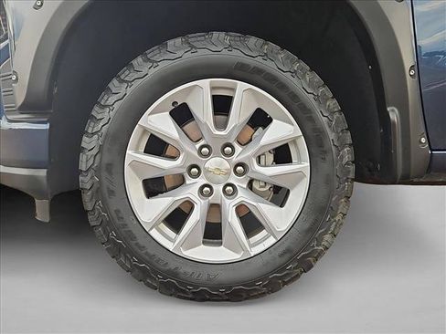 Used 2020 Chevrolet Silverado 1500 Custom w/ Custom Value Package AWD/4WD image 24