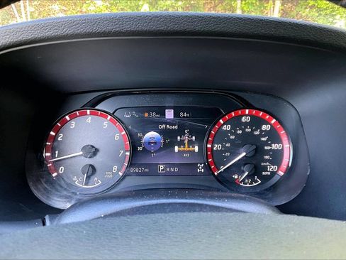Used 2022 Nissan Frontier PRO-4X AWD/4WD image 9