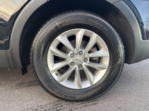 Used 2017 Kia Sorento LX image 8