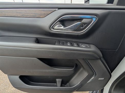 Used 2023 Chevrolet Suburban Premier image 22