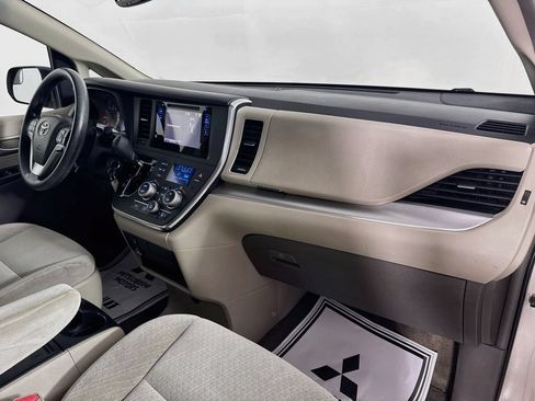 Used 2016 Toyota Sienna LE FWD image 30