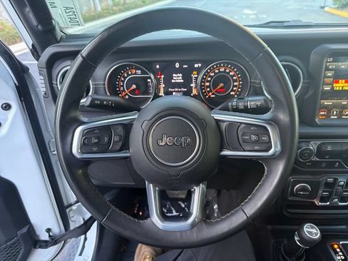 Used 2019 Jeep Wrangler Unlimited Sahara AWD/4WD image 13