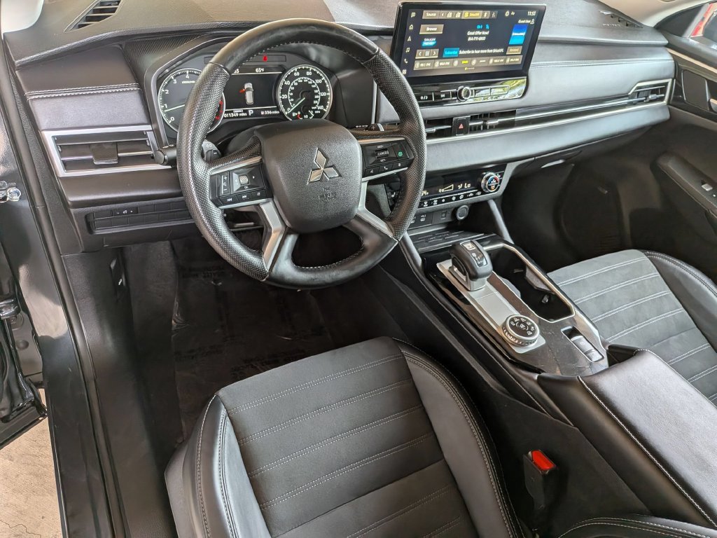 Used 2025 Mitsubishi Outlander SE AWD/4WD image 16