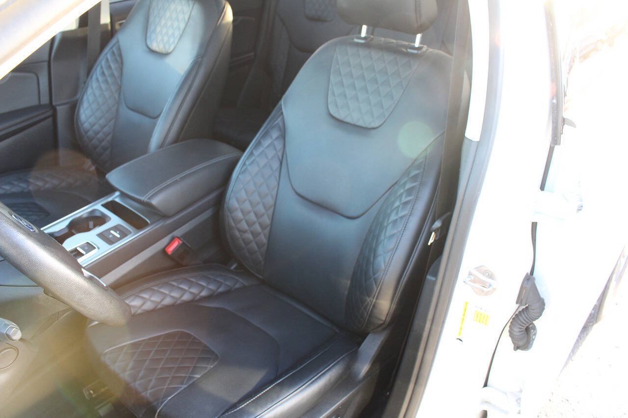 Used 2023 Ford Edge Titanium w/ Equipment Group 301A AWD/4WD image 13