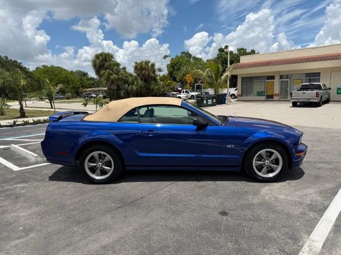 Used 2005 Ford Mustang GT RWD image 4