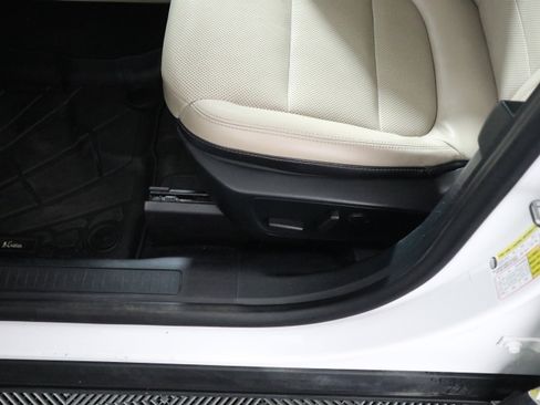 Used 2021 Ford Escape Titanium image 21