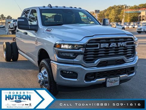 New 2026 RAM 3500 Tradesman w/ Chrome Appearance Group A AWD/4WD image 4