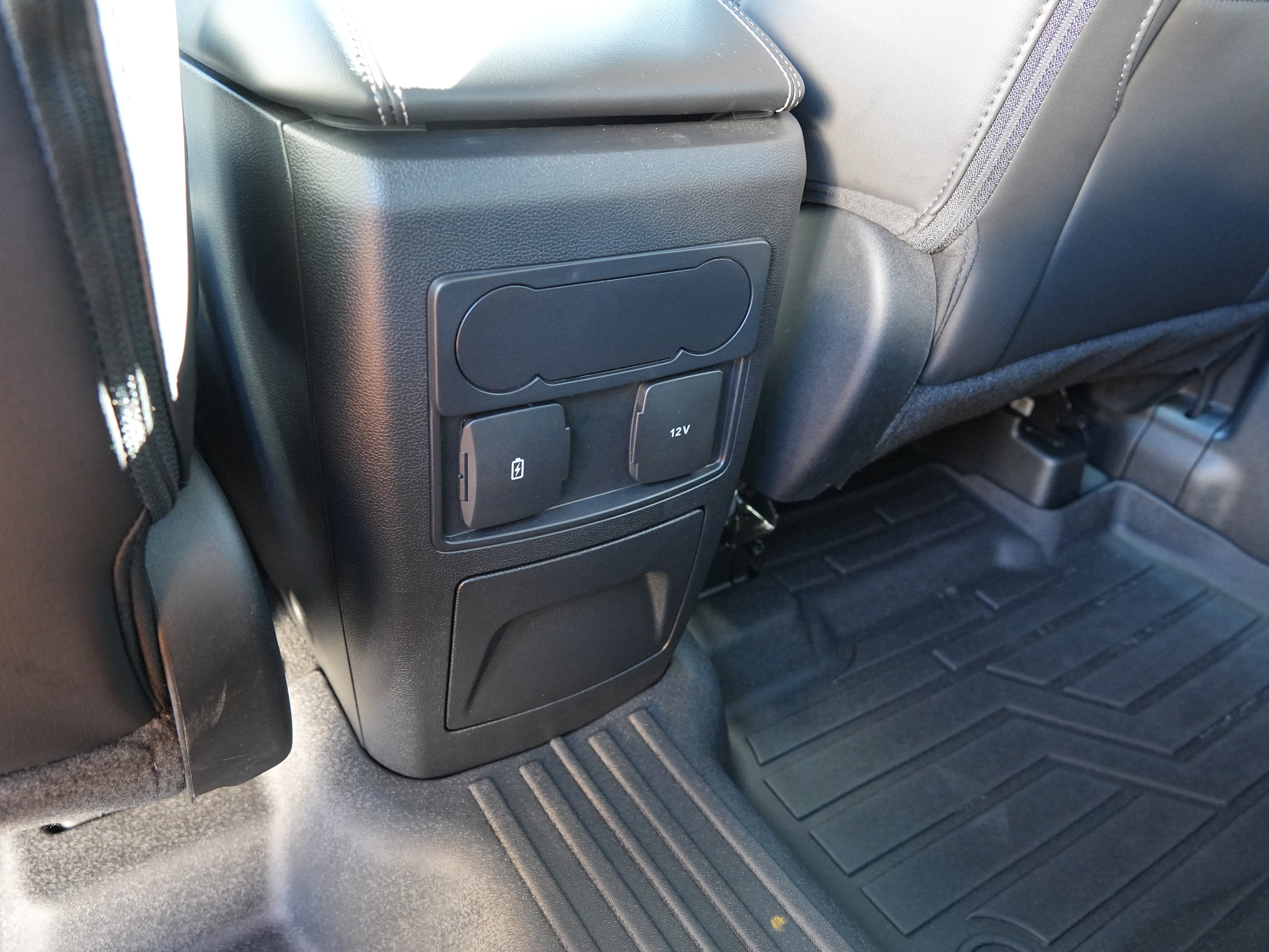 Used 2024 Ford Explorer XLT w/ Equipment Group 202A AWD/4WD image 30