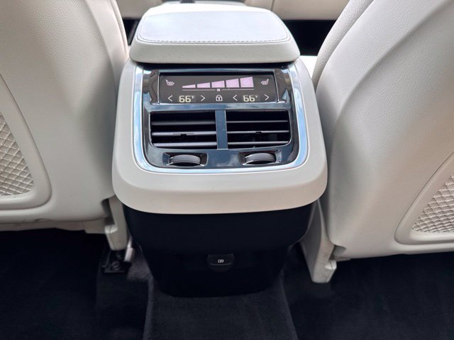 Certified 2023 Volvo XC90 B6 Plus w/ Protection Package AWD/4WD image 17