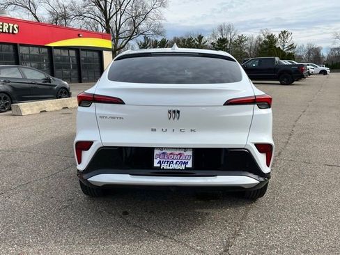 Used 2025 Buick Envista Sport Touring image 4