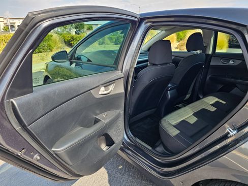Used 2019 Kia Forte LXS FWD image 17